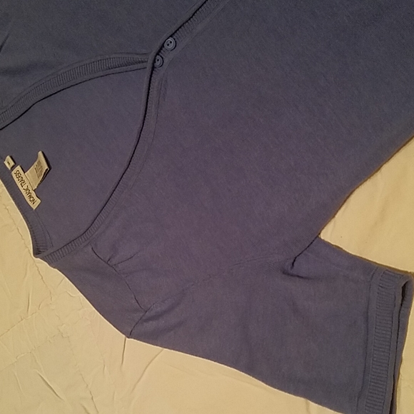 Nomadic Traders blue sweater - Picture 2 of 4